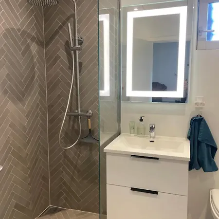 アパート Luksus Med Altan, Have Og Fri Parkering エスビャール
